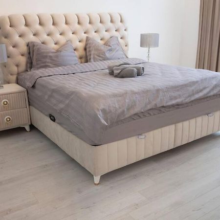 Luxury 2 Bedroom Apartment Bucarest Esterno foto