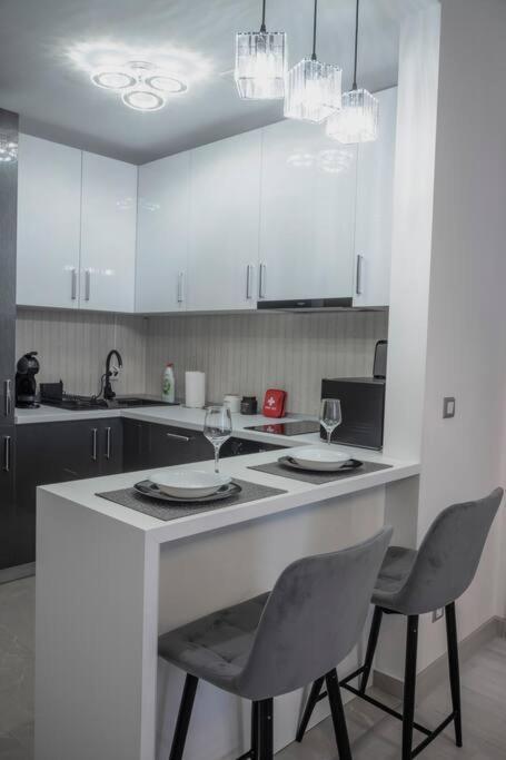Luxury 2 Bedroom Apartment Bucarest Esterno foto