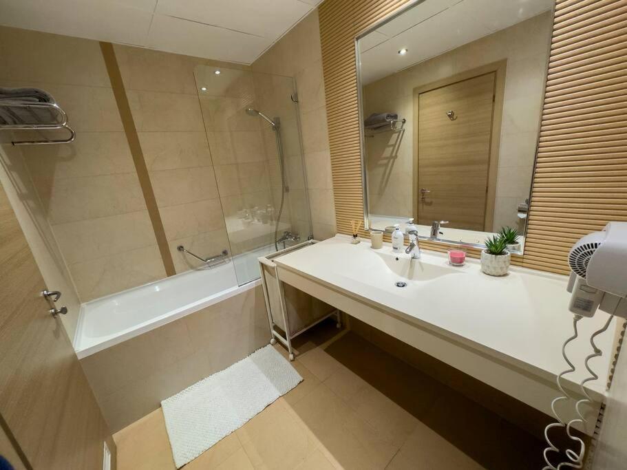 Luxury 2 Bedroom Apartment Bucarest Esterno foto