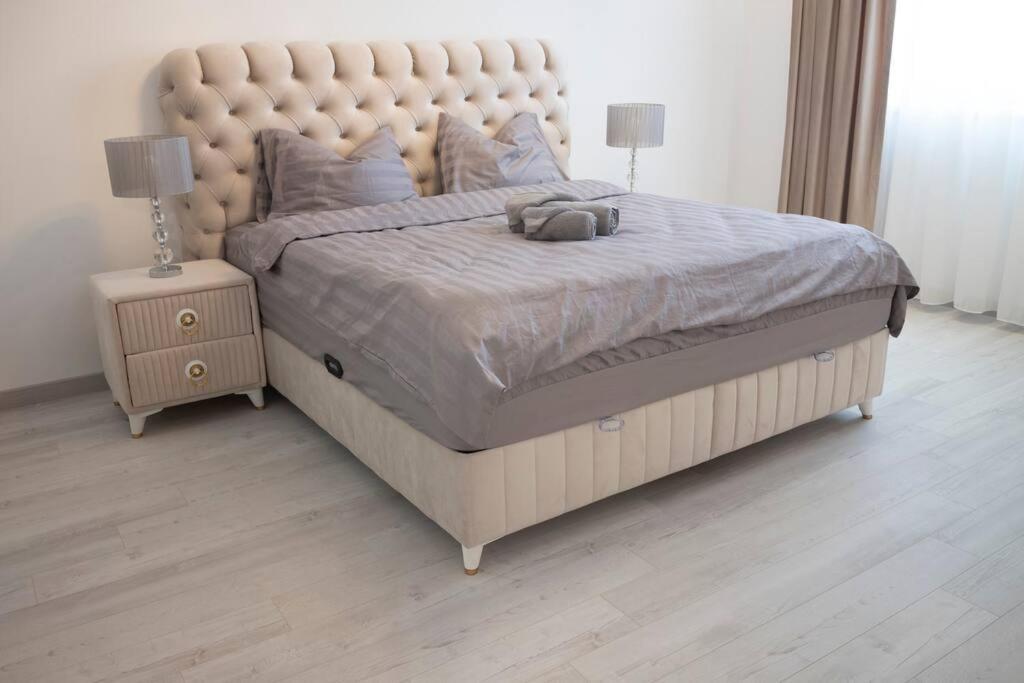 Luxury 2 Bedroom Apartment Bucarest Esterno foto