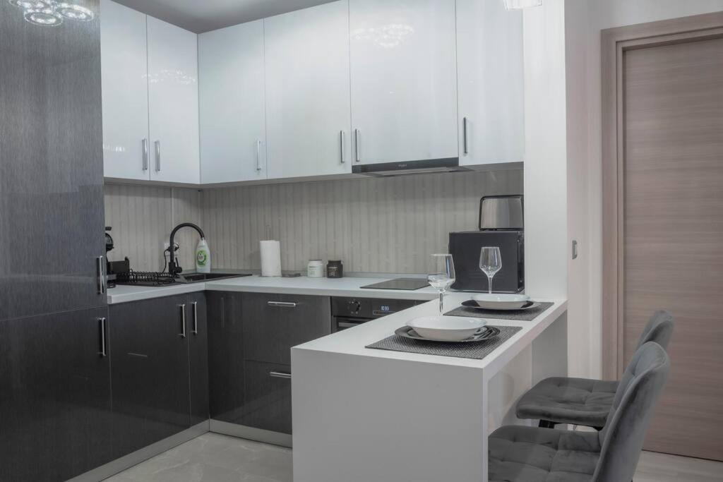 Luxury 2 Bedroom Apartment Bucarest Esterno foto