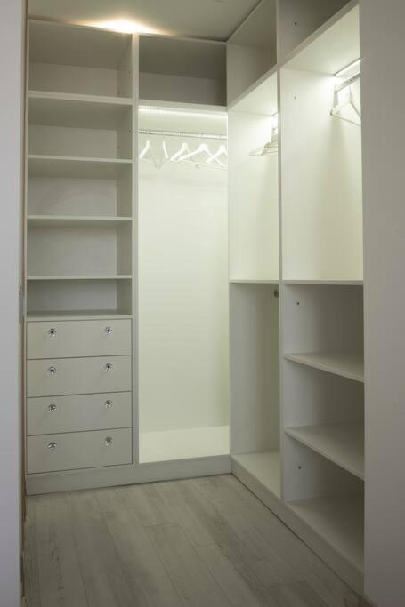 Luxury 2 Bedroom Apartment Bucarest Esterno foto