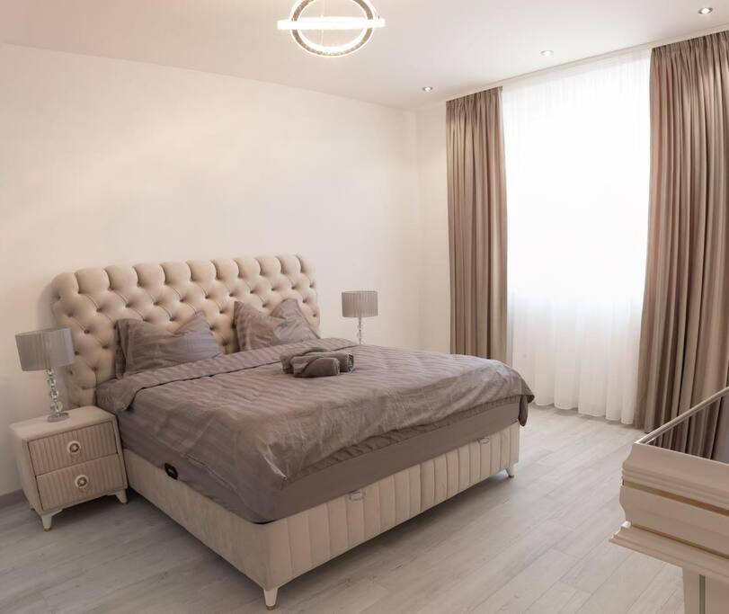 Luxury 2 Bedroom Apartment Bucarest Esterno foto