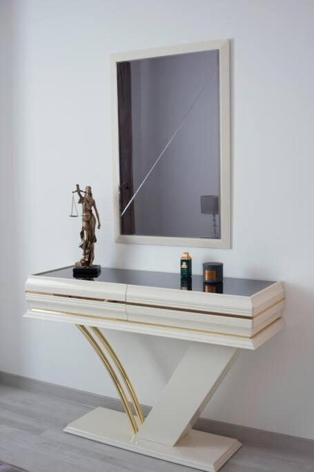 Luxury 2 Bedroom Apartment Bucarest Esterno foto