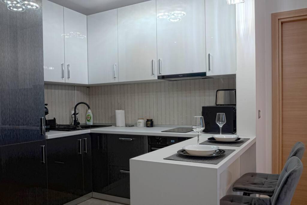 Luxury 2 Bedroom Apartment Bucarest Esterno foto