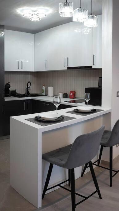 Luxury 2 Bedroom Apartment Bucarest Esterno foto